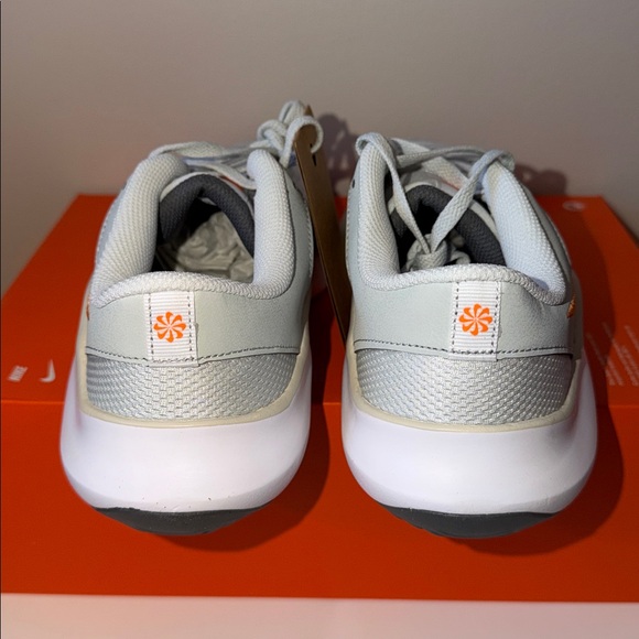 Nike Legend Essential 3 Light Silver DM1120-008 Men’s Size 7 - Picture 4 of 6